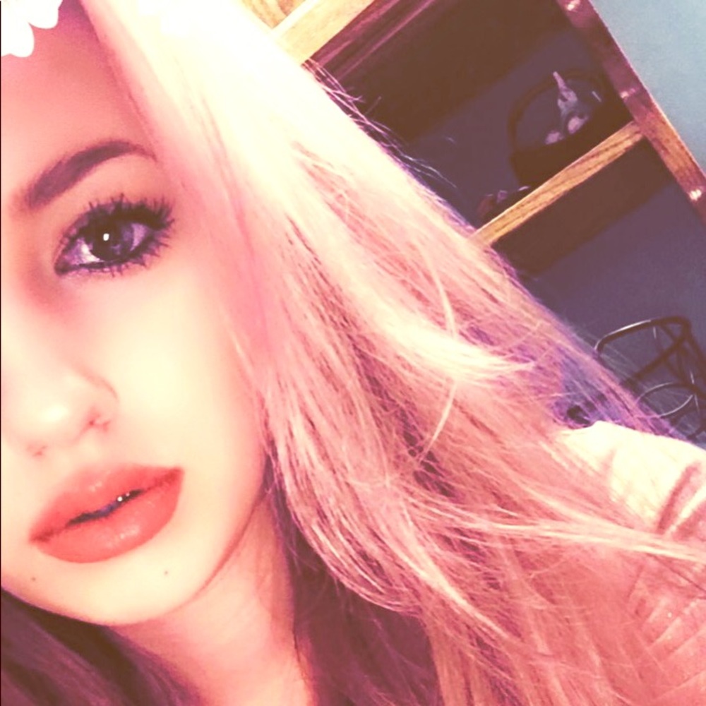 Meet your Posher, Caroline